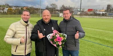 Lars Rieche (Mitte) wird als A-Juniorentrainer verabschiedet.