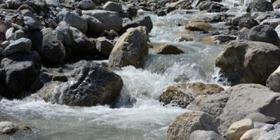 Der Feldbach soll hochwassersicher ausgebaut werden. (Symbolbild)