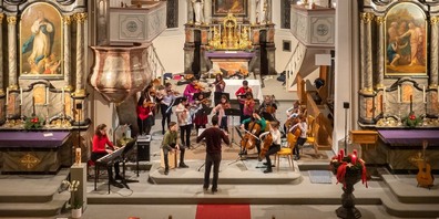 Das Streichensemble beim letzten Weihnachtskonzert in der Kirche Thal