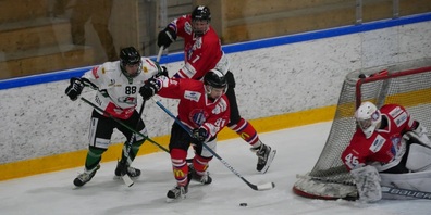Die Thurgauer Cracks der 2. Liga kämpfen gegen die St. Galler Mannschaft.