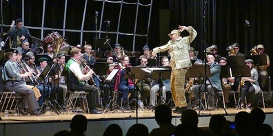 Bei den Unterhaltungsabenden der MV Berneck geht immer die Post ab, hier noch mit dem früheren Dirigenten Bruno Ritter