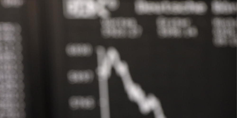 Die Börse präsentiert sich zum Wochenschluss wegen der neuen Corona-Variante im Minus (Symbolbild).