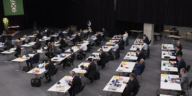 Die Fraktionen von SP und Grünen wollen die angekündigte Steuersenkung bekämpfen und schlagen als Alternative Gutschriften vor. (Archivbild)