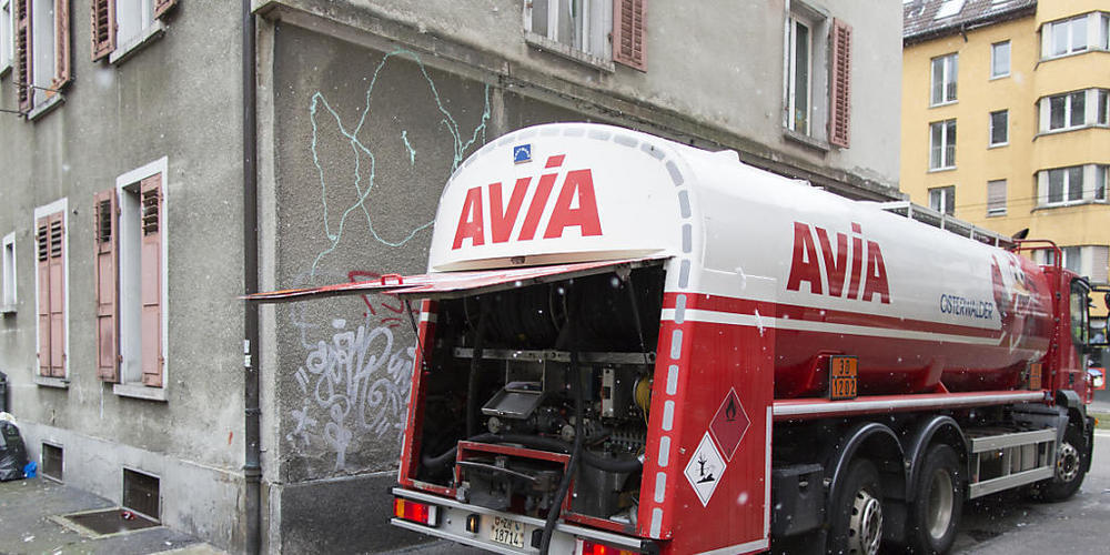 Die Ölheizung zu füllen wird vorerst teurer: Die Ölpreise sind wegen der grassierenden Angst vor der neuen Coronavirusvariante gestiegen. (Archivbild)