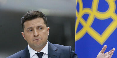 ARCHIV - Der ukrainische Präsident Wolodymyr Selenskyj spricht bei einer Pressekonferenz. Foto: Efrem Lukatsky/AP/dpa