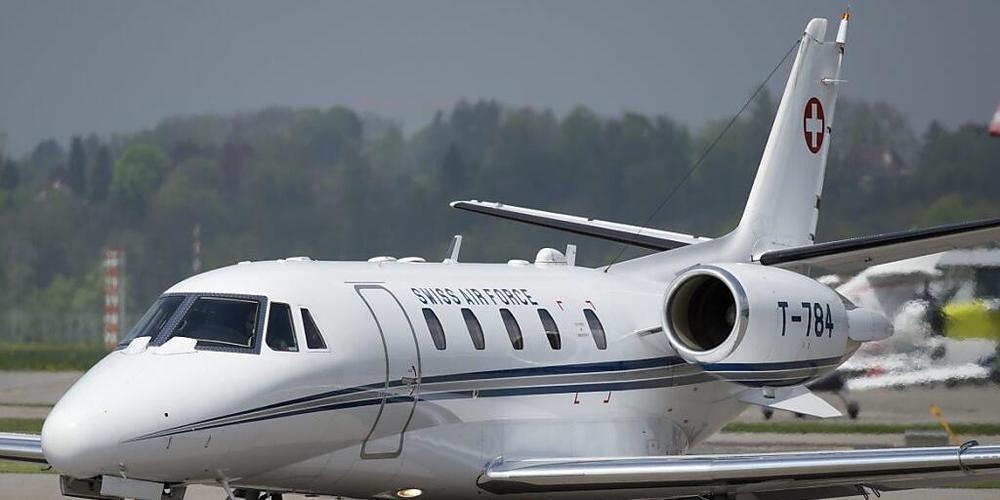 Der Bundesratsjet der Schweizer Luftwaffe auf dem Flughafen Bern-Belp. (Archiv)