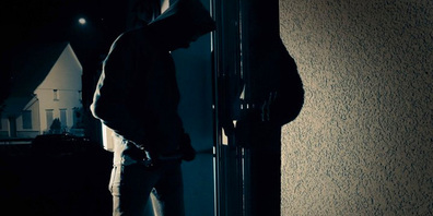 Bad Ragaz: Einbrecher stehlen Diebesgut im Wert von mehreren Tausend Franken aus Ragazer Bürogebäude.