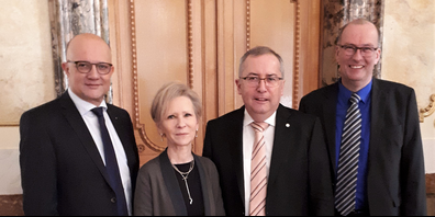 Im Bild v.l.: Die St.Galler CVP-Nationalräte Nicolo Paganini, Thomas Ammann und Markus Ritter, welche Martha Niquille Wiederwahl gratulieren.