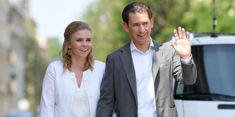 ARCHIV - Sebastian Kurz, damals Bundeskanzler von Österreich, und seine Lebensgefährtin Susanne Thier, kommen zur Stimmabgabe für die Europawahl. Foto: Roland Schlager/APA/dpa