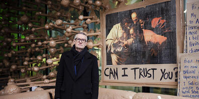 Der Schweizer Künstler Thomas Hirschhorn zeigt seine Ausseninstallation "Can I Trust You?" beim Aargauer Kunsthaus.