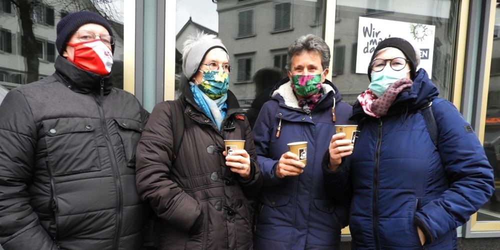 Trotz kaltem und nassem Markttag ist Uznach ein Ort der Begegnung.