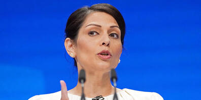 ARCHIV - Priti Patel, Innenministerin von Großbritannien, hält eine Rede während des Parteitags der Konservativen Partei. Foto: Stefan Rousseau/PA Wire/dpa