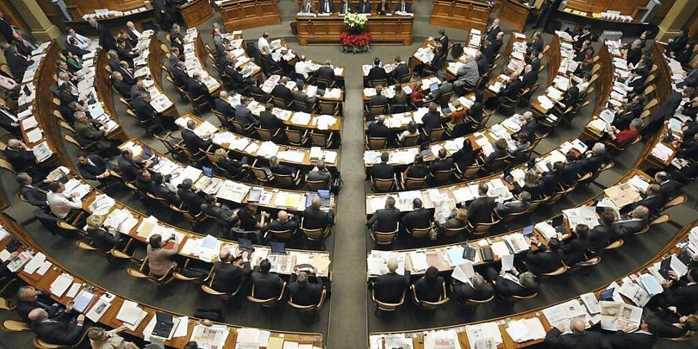 Wer Bundesrichterin oder Bundesrichter wird, entscheidet weiterhin die Vereinigte Bundesversammlung. Die Justizinitiative, die ein Losverfahren wünschte, ist deutlich gescheitert. (Archivbild)
