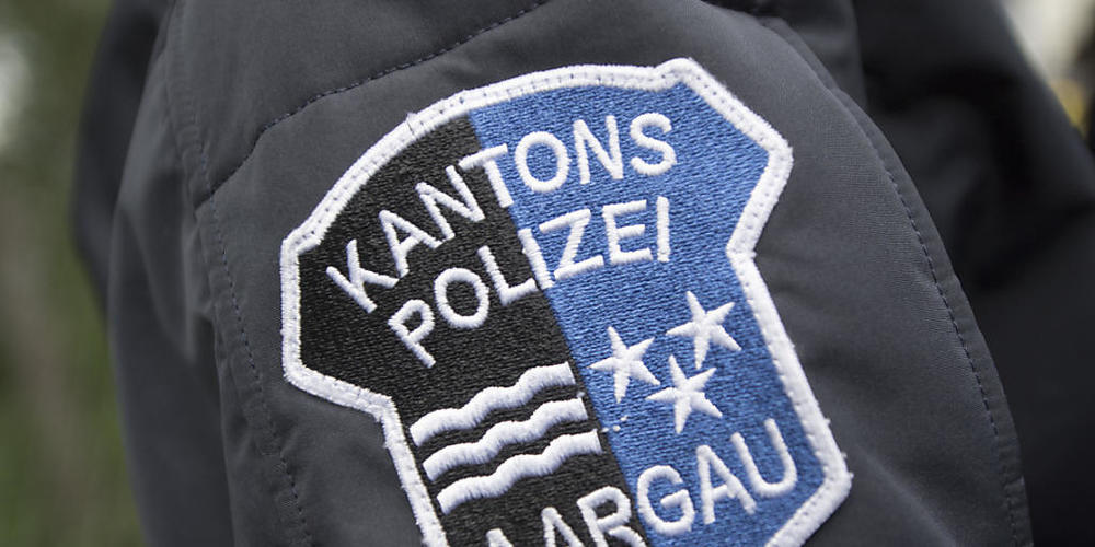 In der kleinen Gemeinde Vordemwald AG haben unbekannte einen Bankomaten gesprengt und Bargeld erbeutet. Die Täterschaft ist auf der Flucht. (Symbolbild)