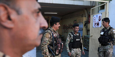 Unter einem Großaufgebot an Sicherheitskräften hat im Irak die Parlamentswahl begonnen. Foto: Ameer Al Mohammedaw/dpa