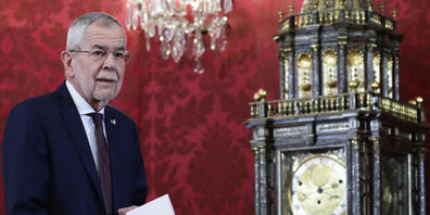dpatopbilder - Alexander Van der Bellen, Bundespräsident von Österreich, gibt eine Erklärung zur politischen Situation im Land ab. Foto: Lisa Leutner/AP/dpa