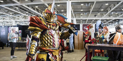 Ein sogenannter Cosplayer präsentiert an der "Fantasy Basel" seine Verkleidung.