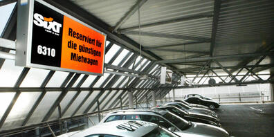 Hohe Nachfrage und knapp verfügbare Autos lassen die Preise für Mietautos steigen. (Archivbild)