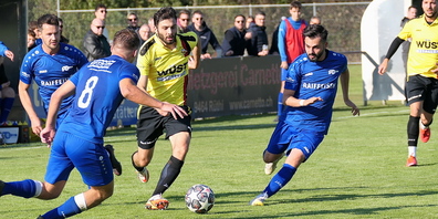 Der ballführende Sahin Irisme erzielte für seinen FC Altstätten wieder ein Tor aus einem  Penalty, den er zuvor selbst herausgeholt hat