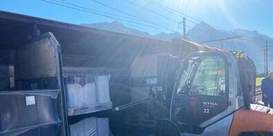 Beim Entladen eines Güterwagens wurde am Montagvormittag in Niederurnen GL ein 59-jähriger Mann schwer verletzt.