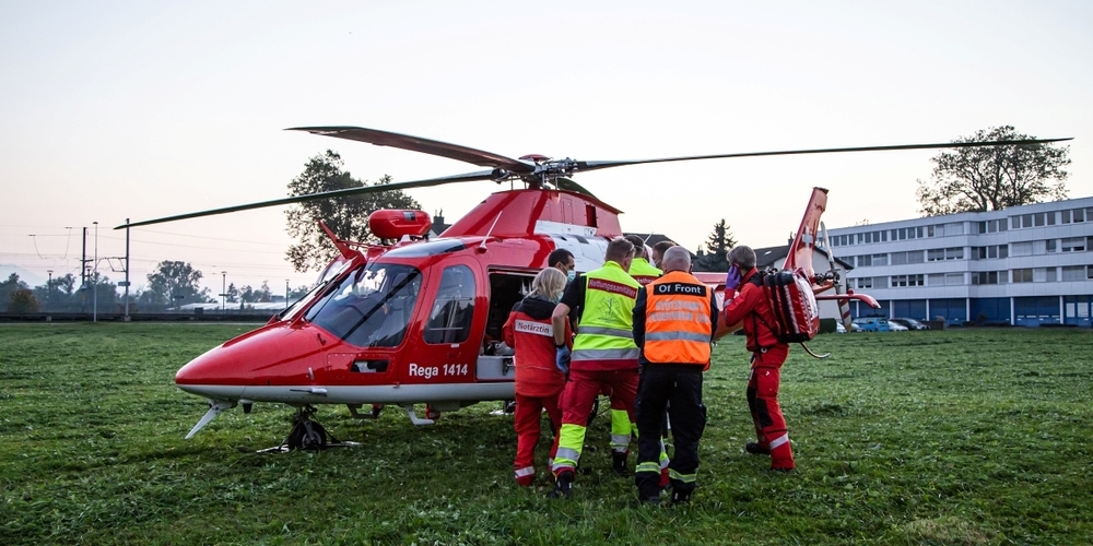 Mit ihren Einsätzen retteten die Arbeiter der Rega am Wochenende rund 90 in Not geratene, schwer erkrankte oder verletzte Menschen. 