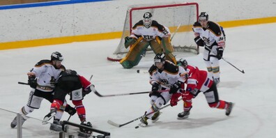 Konzentiertes Eishockey der 2. Liga EHC Kreuzlingen.
