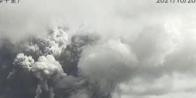 Der Vulkan Aso im Südwesten Japans ist ausgebrochen. Die von einer Überwachungskamera aufgenommenen Fotos, von der Japanischen Meteorologischen Agentur, zeigen eine riesige Rauchwolke. Foto: --/Japan Meteorological Agency via AP/dpa