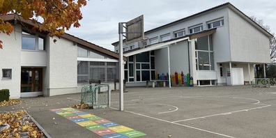 Die drei Schulanlagen in Zuckenriet (Bild), Lenggenwil und Niederhelfenschwil sind sanierungsbedürftig. Eine gestaffelte Sanierung wurde in den Vorjahren und unter alter Führung verpasst.