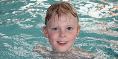 Das Hallenbad in Bubikon ist ab dem 27. Oktober wieder für alle offen. (Symbolbild)