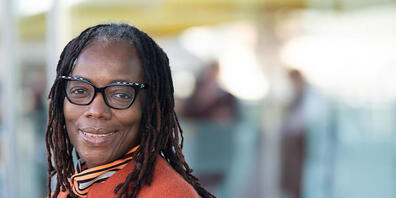 Tsitsi Dangarembga, Trägerin des Friedenspreises des Deutschen Buchhandels 2021. Der Friedenspreis des Deutschen Buchhandels wird am 24. Oktober verliehen. Foto: Sebastian Gollnow/dpa