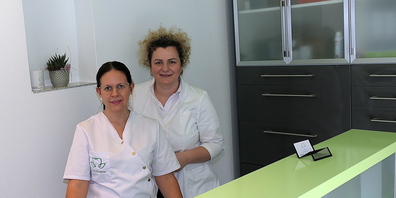 Zahnärztin Dr. Ana Galic (re.) und ihre Dentalassistentin Gloria Jankovic-Ranjelovic