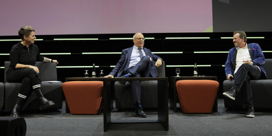 Moderatorin Steffi Buchli mit Konrad Hummler und Christian Jott Jenny