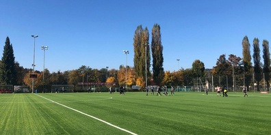 Herrliches Herbstwetter auf der Winterthurer Schützenwiese. Gespielt wird auf dem Kunstrasenplatz.