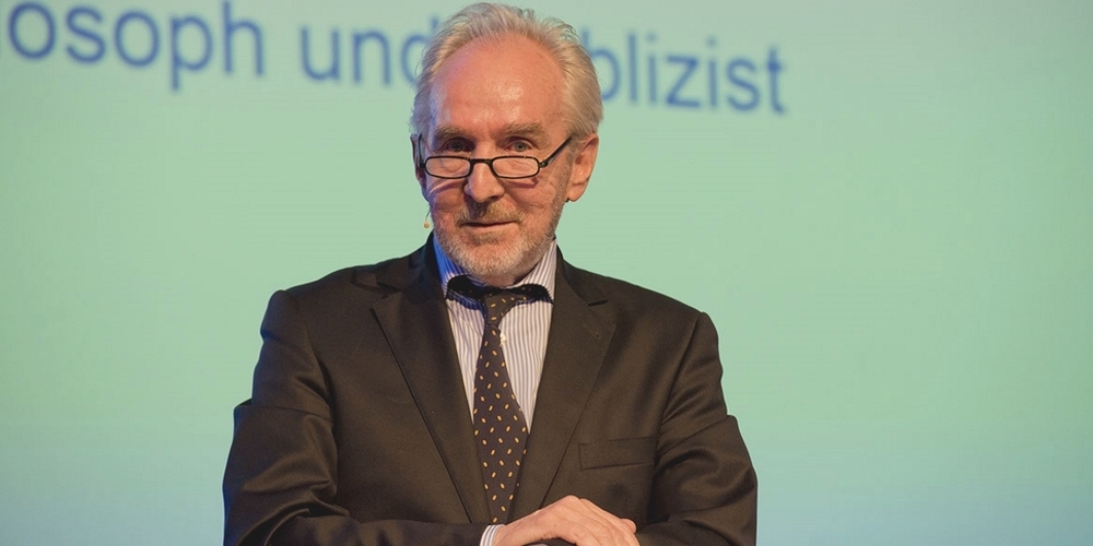 Ludwig Hasler, 1944, studierte Philosophie und Physik und führt ein journalistisch-akademisches Doppelleben.