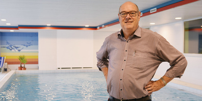 Dank Peter Müller und der Hallenbadgenossenschaft Pany kann im Hauptgebäude der Feriensiedlung Traza wieder geschwommen werden. 