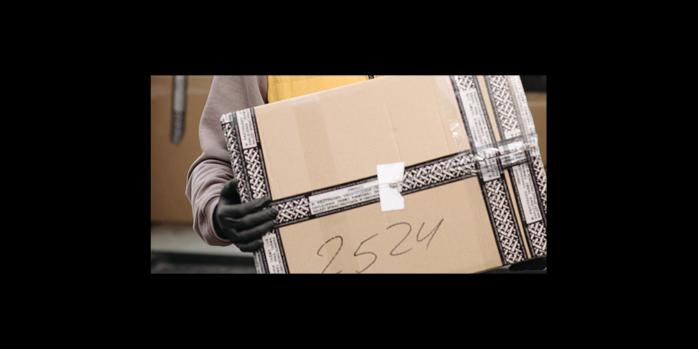 Ein Paketdieb wurde zu einer bedingten Freiheitsstrafe und einem 10-jährigen Landesverweis verurteilt. (Symbolbild)