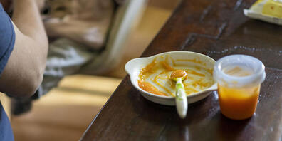Wie lange sollen Vater und Mutter nach der Geburt eines Kindes zuhause bleiben? Der Kantonsrat lehnt die Elternzeit-Initiative der SP ab. Das letzte Wort hat das Volk. (Symbolbild)