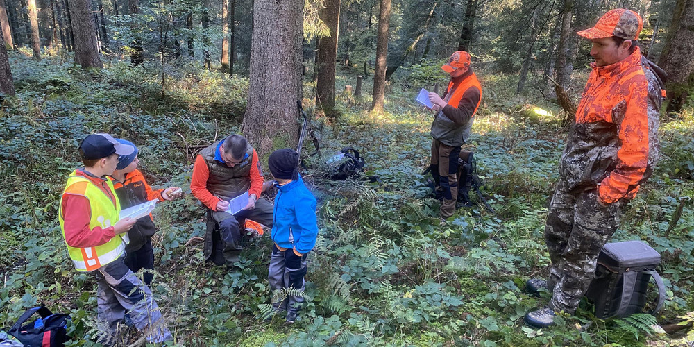 Normalität: Im Kanton Schwyz kommt es immer mal wieder vor, dass Minderjährige mit auf die Jagd genommen werden.
