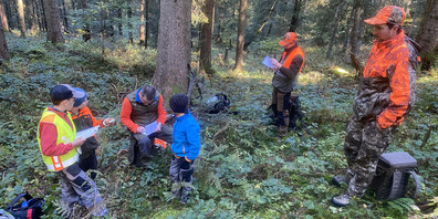 Normalität: Im Kanton Schwyz kommt es immer mal wieder vor, dass Minderjährige mit auf die Jagd genommen werden.