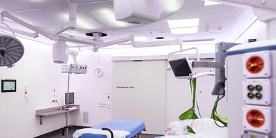 In einem Operationssaal muss alles blitzblank sein: Die Entlassung eines Sterilisationsassistenten, der unsauber gearbeitet haben soll, war laut Verwaltungsgericht deshalb zulässig. (Symbolbild)