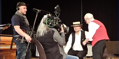 René Wicky ("Goldener Violinschlüssel 2020") durfte dem neuen Preisträger Johannes Schmid-Kunz den "Goldenen Violinschlüssel 2021" anstecken.