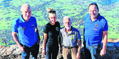Haben den Grossen Mythen dieses Jahr über 100 Mal bestiegen, von links: Jak Schürch, Emmi Sujová, Armin «Mensch» Schelbert und Beat Steiner.