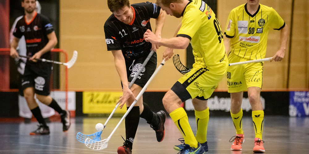 Freud und Leid: Zwar schieden die Red Devils am Samstag gegen Davos-Klosters aus dem Cup aus, am Sonntag gabs in Fribourg aber den ersten Vollerfolg in der Meisterschaft.