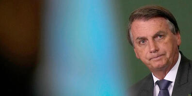 Brasiliens Präsident Jair Bolsonaro nimmt an einer Veranstaltung teil. Ein parlamentarischer Untersuchungsausschuss hat Bolsonaro teils schwere Straftaten zugeschrieben und eine Anklage empfohlen. Foto: Eraldo Peres/AP/dpa