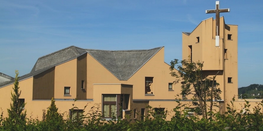 Die Kirche St. Franziskus in Kempraten, einem Ortsteil der Stadt Rapperswil-Jona.
