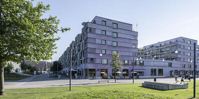 Günstige Wohnungen sind auch in Winterthur knapp geworden. Die SP will das mit einer Volksinitiative ändern. Im Bild das Mehrgenerationenhaus "Giesserei" in Hegi. (Archivbild)