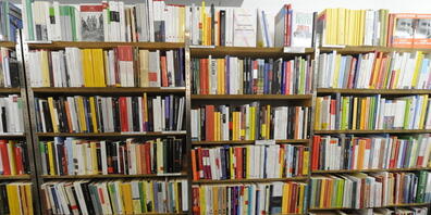 Bücher von schweizerischen Autorinnen und Autoren und aus Schweizer Verlagen sollen Leserinnen und Leser finden. Dafür spannt die schweizerische Buchbranche nun sprachübergreifend zusammen: Das Projekt Liber bietet Büchergutscheine und unterstützt...