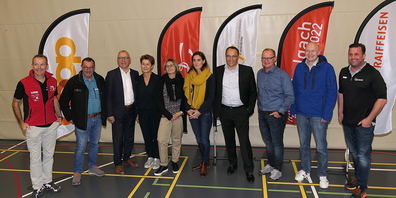 v.l. Urs Lüchinger (OK Präsident Rheintaler Turnfest 2022), Adriano Battaglia (Möhl AG), Norbert Büchel (die Mobiliar), Fabienne Studach (die Mobiliar), Julia Winterhalter (Coop Ostschweiz), Oswald Wetli (Raiffeisenbank Rheintal), Thomas Haas (Raiffeisenbank Rheintal), Florian Eschenmoser (Victoriadruck), Manuel Keller (IQ Sport)