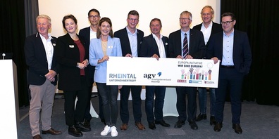 Die Vortragenden und Diskussionsteilnehmer im SFS Heerbrugg: vl. Reini Frei, Udine Zach-Pavelli, Claude Stadler, Claudia Gamon, Mike Egger, Norbert Sieber, Robert Müller, Martin Ohneberg und Benedikt Würth