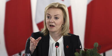 ARCHIV - Großbritanniens Außenministerin Liz Truss bei einem G7-Treffen der Außen- und Entwicklungsminister. Nach ihrem ersten Gespräch mit der EU über Sonderregeln für Nordirland hat sie eine harte Verhandlungslinie betont. Foto: Olivier Douliery...